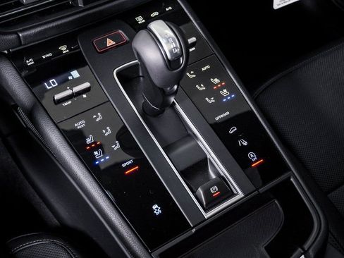 New 2026 Porsche Macan image 24