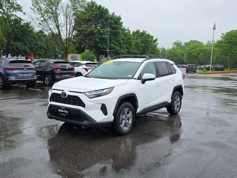 Used 2025 Toyota RAV4 XLE AWD/4WD image 4