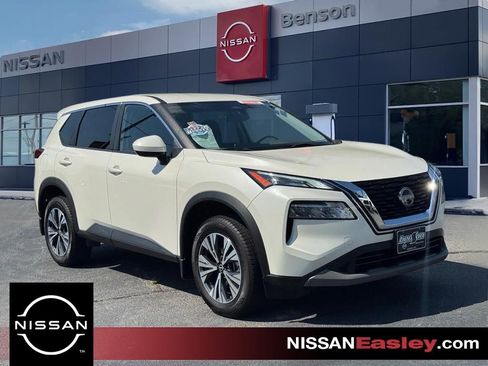 Certified 2023 Nissan Rogue SV FWD image 1