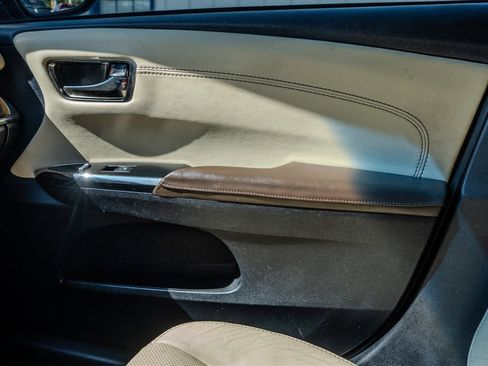 Used 2013 Toyota Avalon Limited image 23