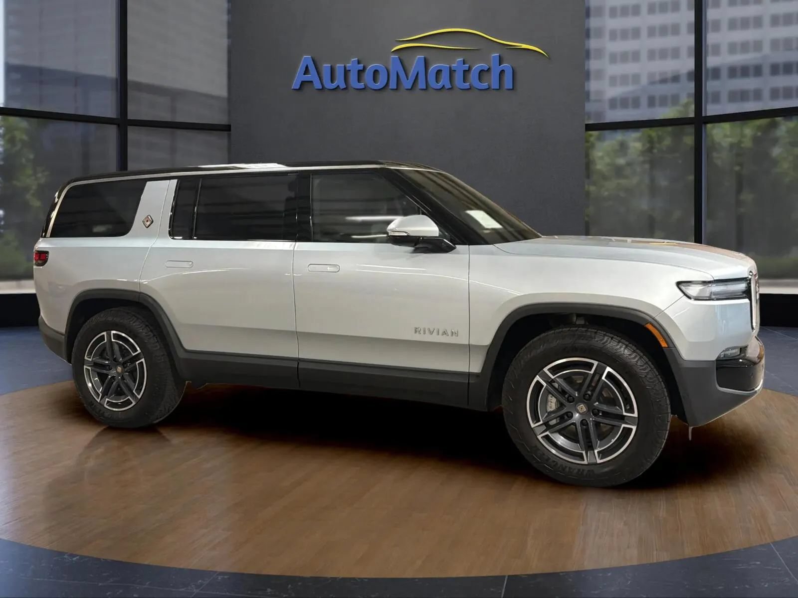 Used 2025 Rivian R1S Adventure Dual AWD/4WD image 13