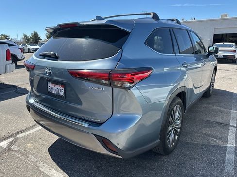Used 2021 Toyota Highlander Platinum image 4