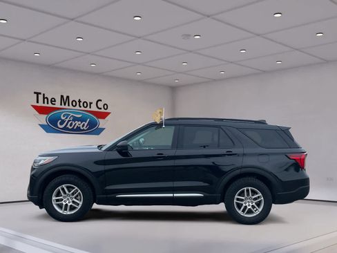 Certified 2025 Ford Explorer Active image 8