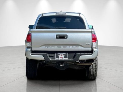 Used 2022 Toyota Tacoma TRD Off-Road w/ TRD Premium Off Road Package AWD/4WD image 5