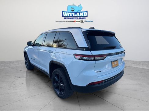 Used 2024 Jeep Grand Cherokee Limited w/ Black Appearance Package image 33