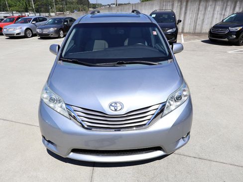 Used 2015 Toyota Sienna XLE image 11