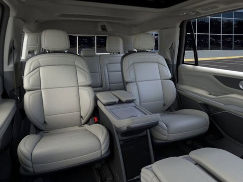 New 2025 Lincoln Navigator Reserve image 11