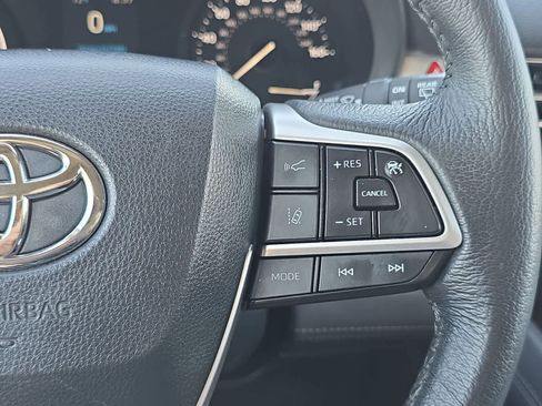 Used 2024 Toyota Sienna XLE FWD image 29