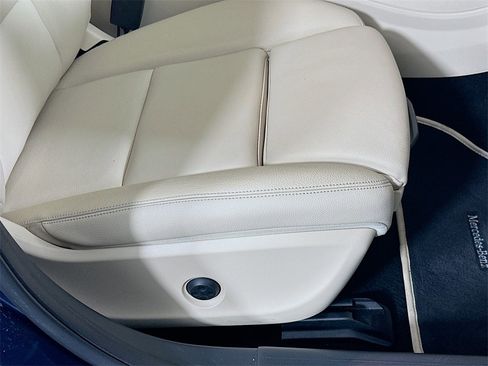 Used 2019 Mercedes-Benz GLA 250 4MATIC w/ Premium Package image 23