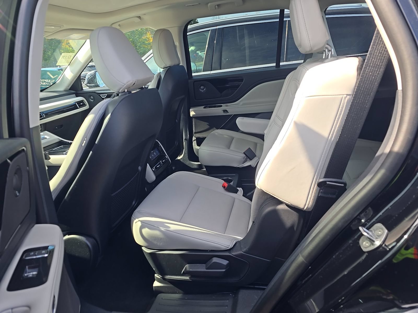 Used 2026 Lincoln Aviator Reserve AWD/4WD image 13