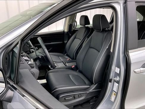 Certified 2026 Honda Odyssey Touring image 8