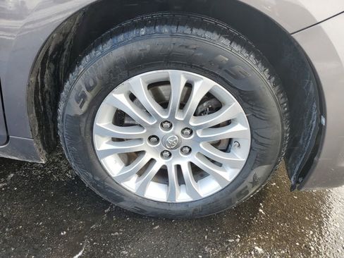 Used 2015 Toyota Sienna XLE image 9