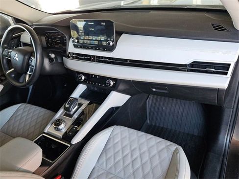 Used 2023 Mitsubishi Outlander SEL image 28