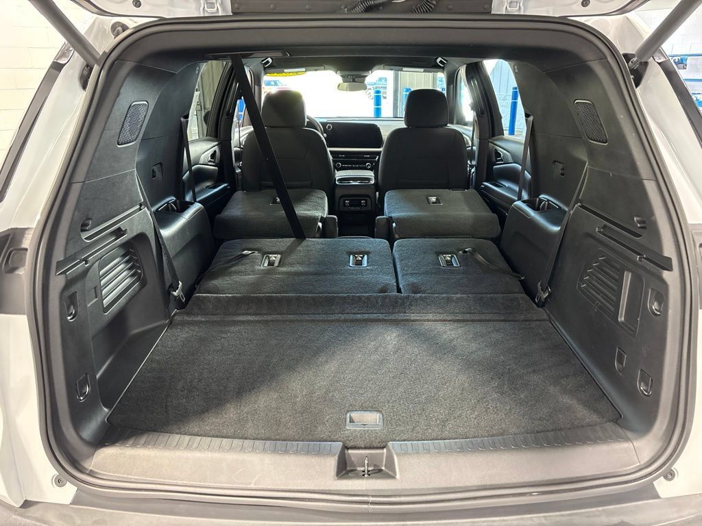 Used 2026 Chevrolet Traverse LT FWD image 53