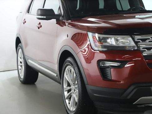 Used 2019 Ford Explorer XLT w/ Equipment Group 202A AWD/4WD image 8