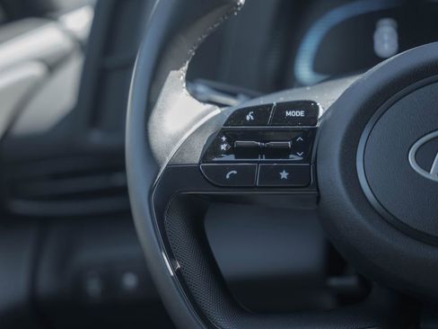 Certified 2025 Hyundai Elantra Sport image 26