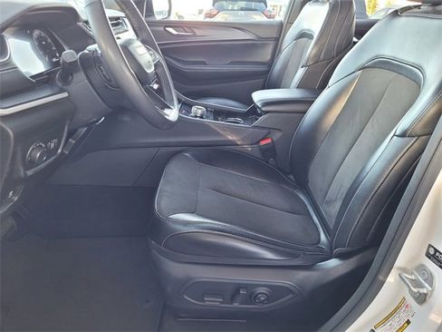 Certified 2023 Jeep Grand Cherokee Altitude image 16