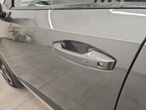 Used 2025 Nissan Kicks SR AWD/4WD image 18