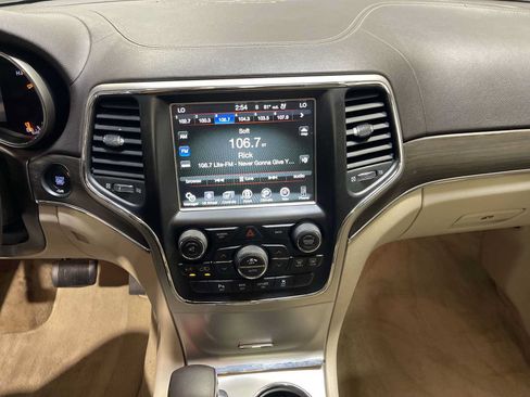 Used 2017 Jeep Grand Cherokee Overland AWD/4WD image 16