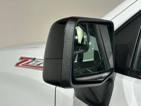 Used 2022 Chevrolet Silverado 1500 LT Trail Boss w/ LPO, Dark Essentials Package AWD/4WD image 15