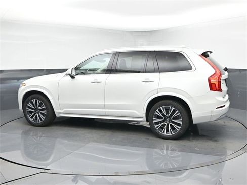 Used 2022 Volvo XC90 T6 Momentum w/ Climate Package image 5
