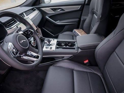 New 2025 Jaguar F-PACE R-Dynamic S image 9