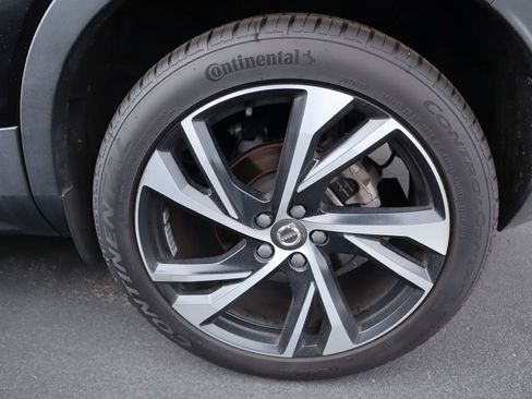 Used 2021 Volvo XC40 T4 R-Design w/ Advanced Package FWD image 16