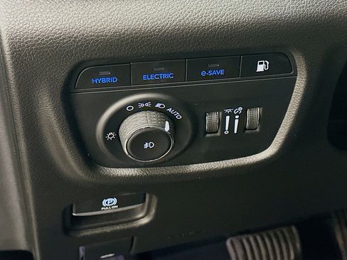 Used 2022 Jeep Grand Cherokee Trailhawk w/ Luxury Tech Group III image 17