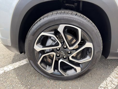 Used 2024 Chevrolet Trax RS w/ Driver Confidence Package FWD image 2