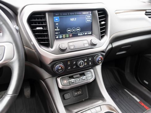 Used 2022 GMC Acadia AT4 image 3