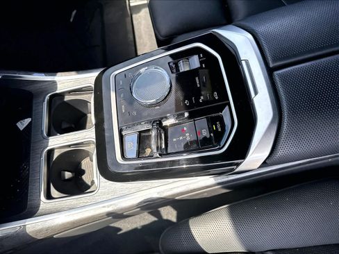 Used 2024 BMW i7 M70 AWD/4WD image 18