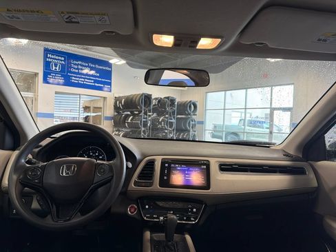 Used 2018 Honda HR-V EX image 4