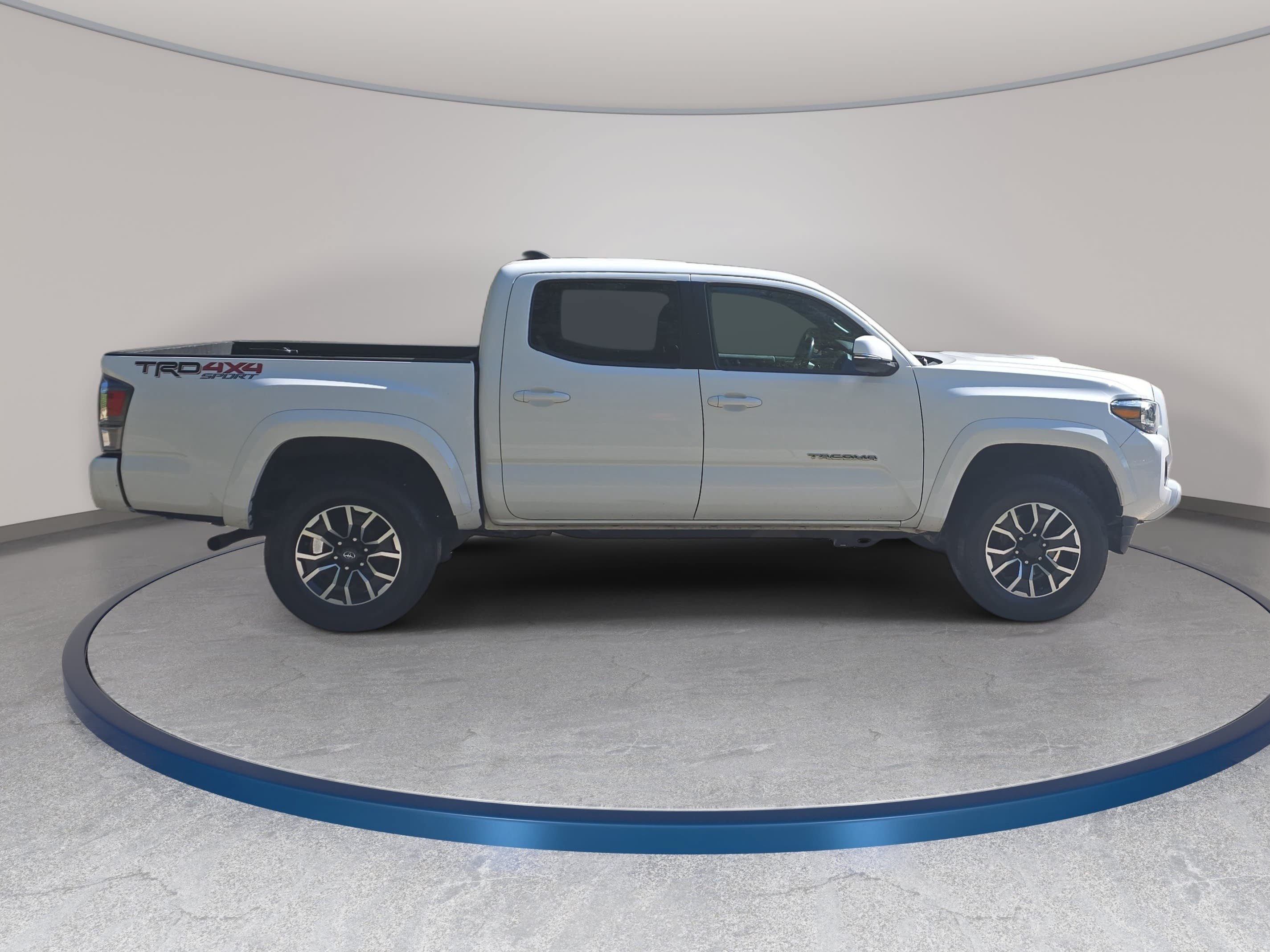 Used 2020 Toyota Tacoma TRD Sport w/ TRD Premium Sport Package AWD/4WD image 4