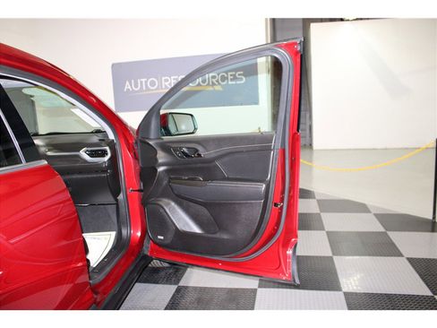 Used 2023 GMC Acadia SLT image 25