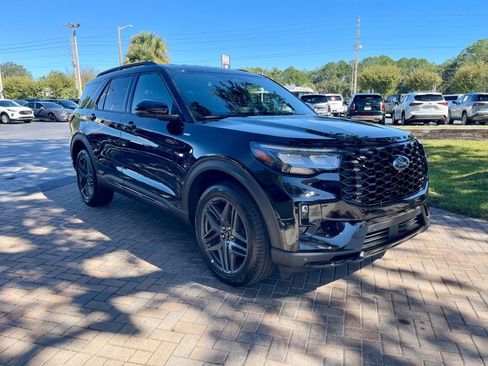 Used 2025 Ford Explorer ST-Line w/ ST-Line Street Pack image 8