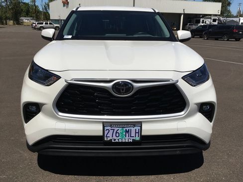 Used 2020 Toyota Highlander LE AWD/4WD image 9