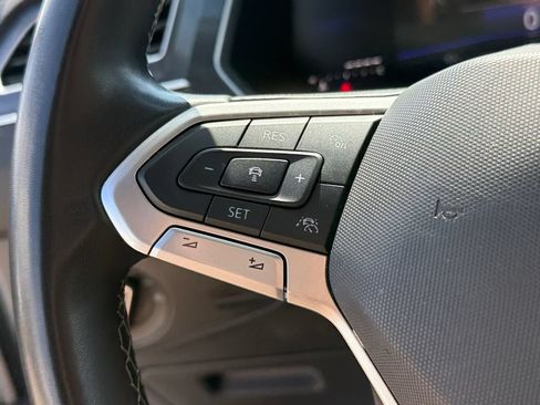 Used 2024 Volkswagen Tiguan SE AWD/4WD image 16