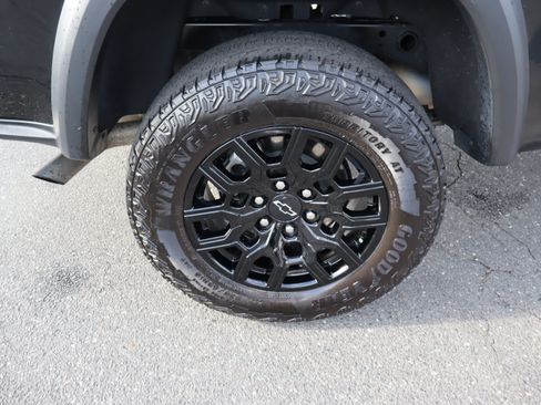 Used 2025 Chevrolet Colorado Trail Boss AWD/4WD image 37