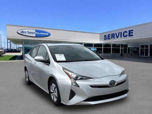 Used 2018 Toyota Prius Four w/ Advanced Technology Package FWD image 2