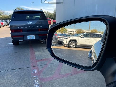 Used 2025 Toyota Corolla Cross LE image 18