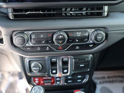 Used 2025 Jeep Wrangler Rubicon w/ Convenience Group AWD/4WD image 24