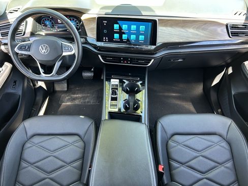 Certified 2025 Volkswagen Atlas SE FWD image 13