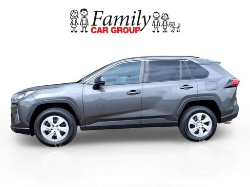 Used 2019 Toyota RAV4 LE FWD image 2