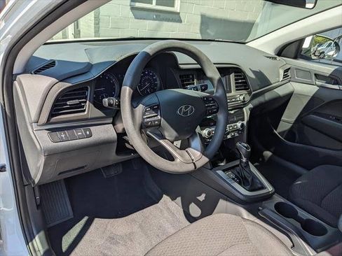 Used 2020 Hyundai Elantra SE w/ Cargo Package (C1) FWD image 10