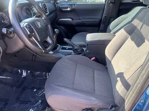 Used 2017 Toyota Tacoma TRD Sport w/ Tow Package AWD/4WD image 7