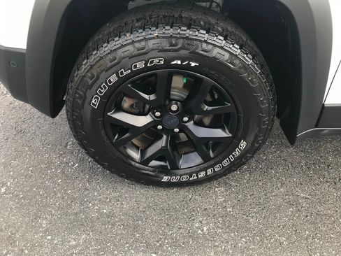 Used 2016 Jeep Cherokee Trailhawk w/ Comfort/Convenience Group image 46