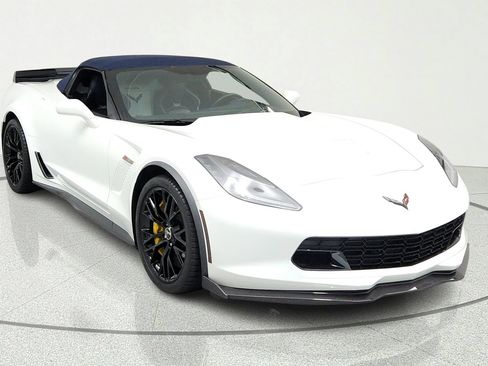 Used 2015 Chevrolet Corvette Z06 w/ 3LZ Preferred Equipment Group RWD image 7