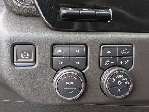 Used 2022 Chevrolet Silverado 1500 ZR2 w/ Technology Package AWD/4WD image 27