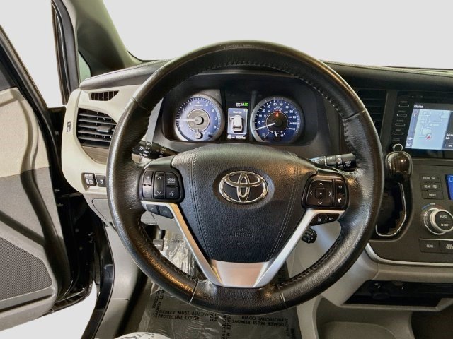 Used 2020 Toyota Sienna XLE w/ XLE Navigation Package AWD/4WD image 12