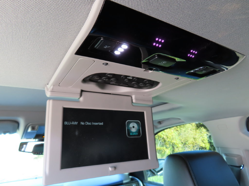 Used 2020 Chevrolet Suburban LT AWD/4WD image 10